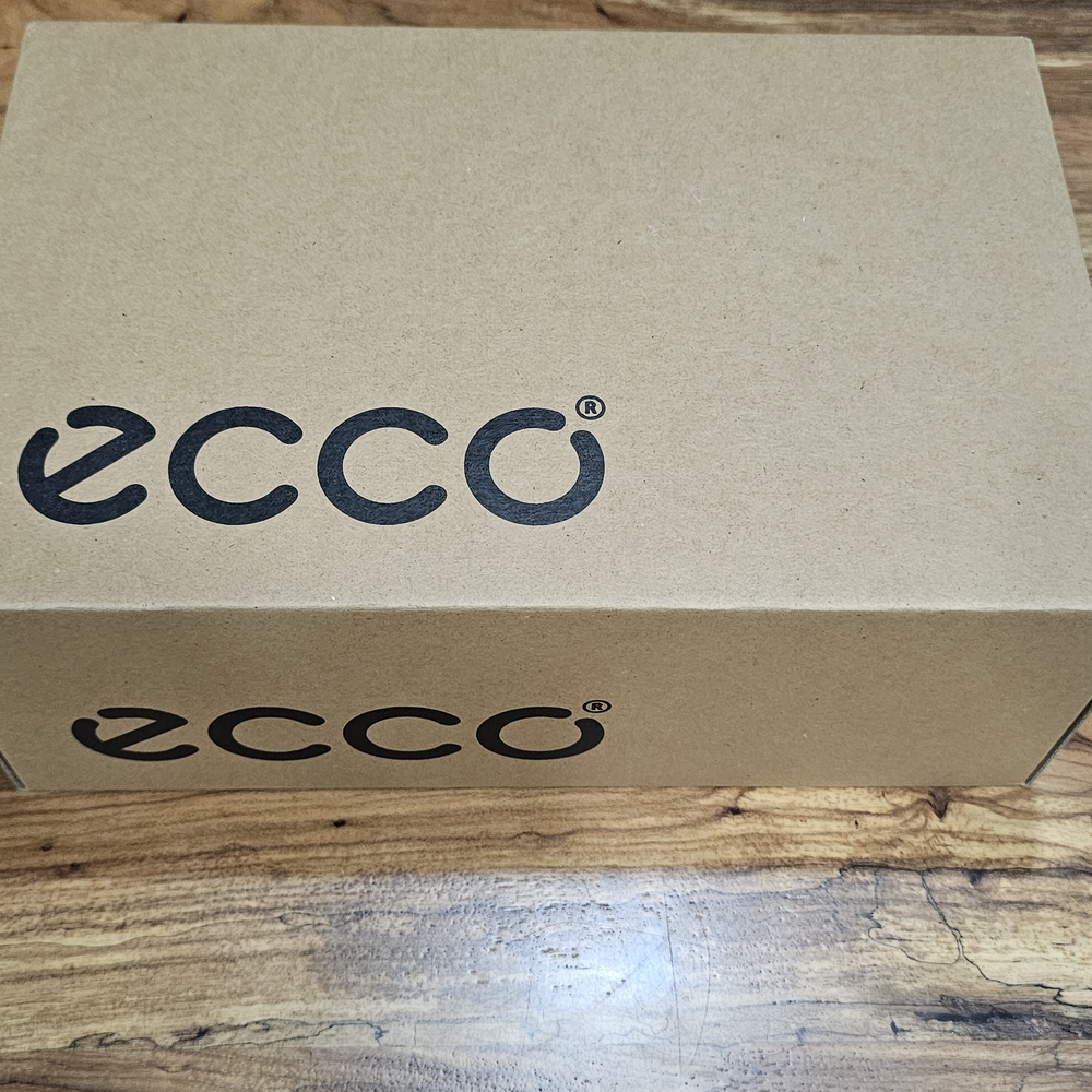 Ecco White Sneakers with Animal Print Detail - Picture 4 of 7